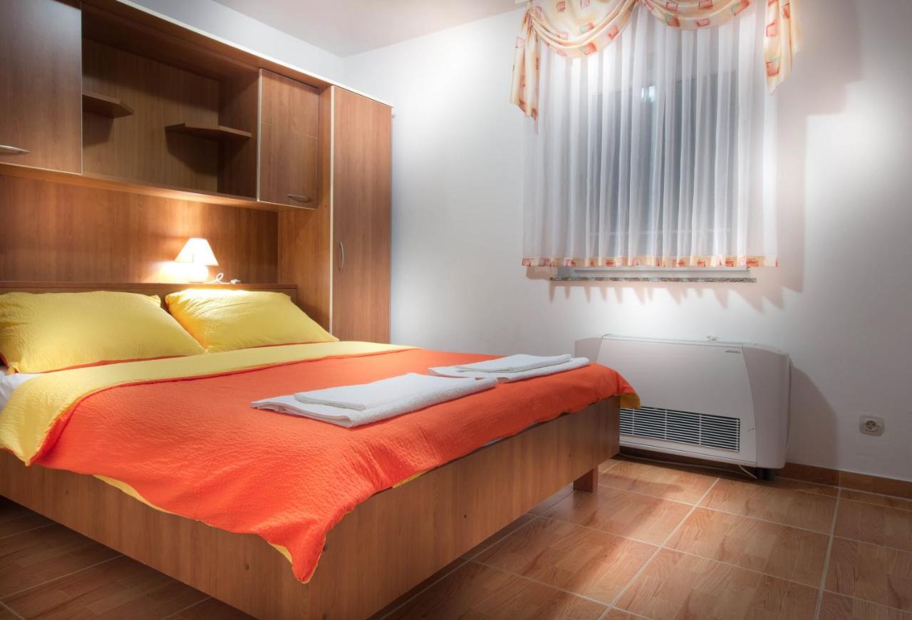 Apartmani Vila Caska Екстер'єр фото
